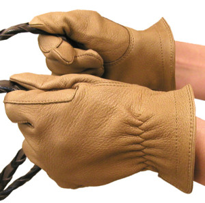 Лучший вариант - удобные хлопковые перчатки, которые прострачивают в два этапа возле пальцев